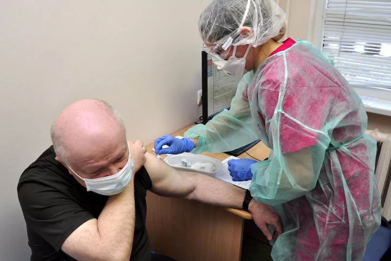 Началась вакцинация всех пожилых 80+ на дому