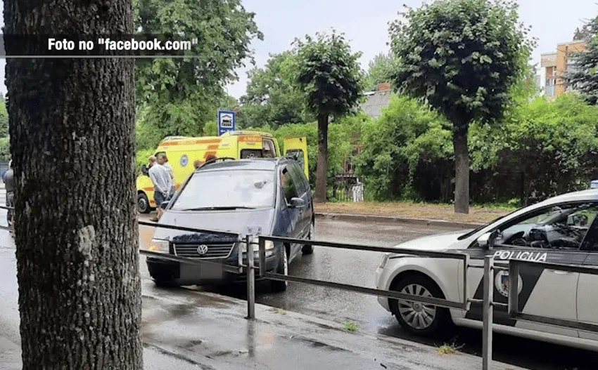 В Юрмале на пешеходном переходе сбили девочку: за ее жизнь боролись две группы медиков «скорой»