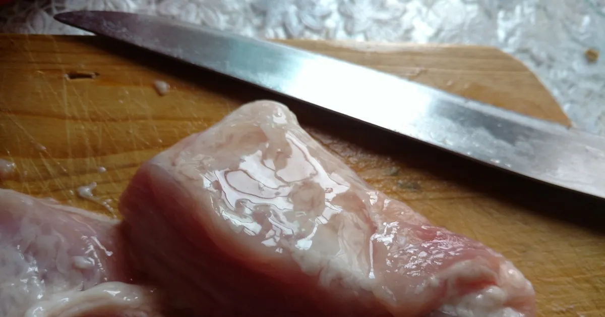 Продукты хранились в пыли и при +36 градусах: PVD изъяла у интернет-магазина испорченный товар