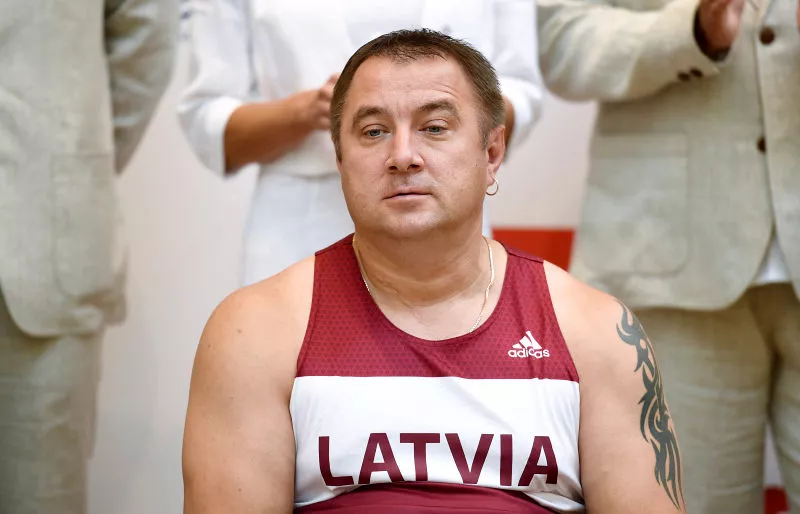 Apinis konkurenta diskvalifikācijas dēļ paralimpiskajās spēlēs tiek pie bronzas medaļas