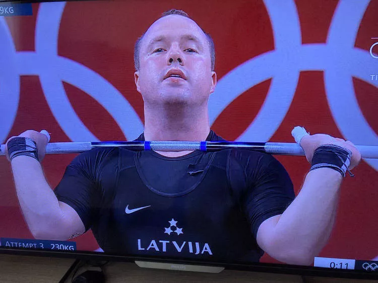 Artūrs Plēsnieks izcīna olimpisko bronzu svarcelšanā