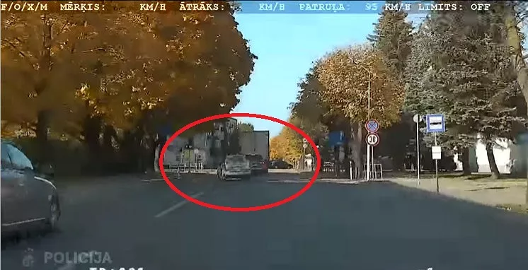 Погоня за пьяным водителем в Елгаве: оказался еще и без прав (ВИДЕО)