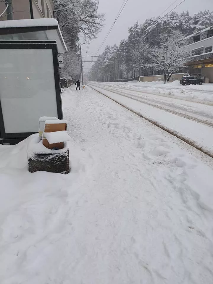 Trīs gadu laikā Rīga pāries uz centralizētu ietvju tīrīšanu ziemā