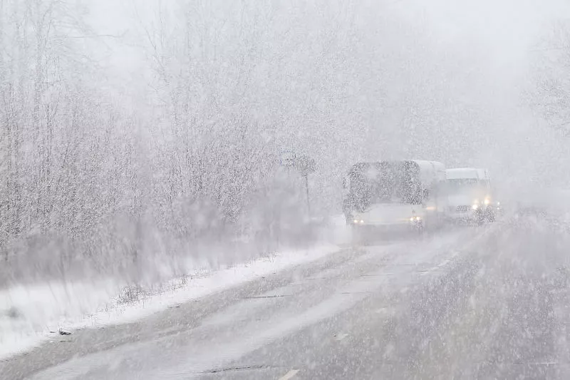 Ceturtdien un piektdien atkal gaidāms vētrains vējš un sniegputenis
