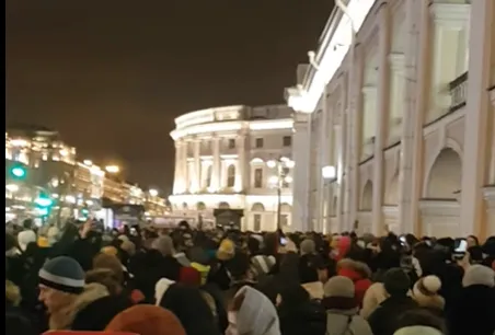 800 человек задержано в Петербурге за участие в антивоенной акции
