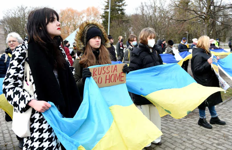 В Ригу уже прибыло около 500 украинских беженцев: большинство через друзей и родственников