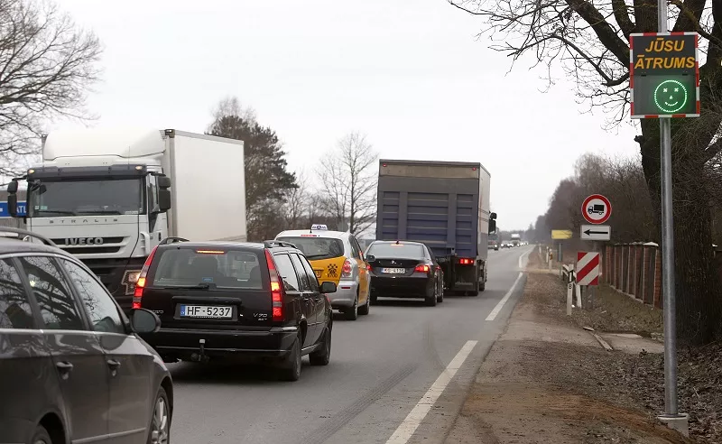 No trešdienas uz Bauskas šosejas starp tirdzniecības centru «A7» un Valdlauču krustojumu satiksmei slēgs joslu