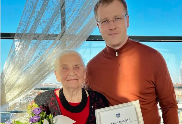 Ее руки спасли тысячи жизней: в Даугавпилсе 90-летний юбилей отметила первый в Латвии хирург-онколог