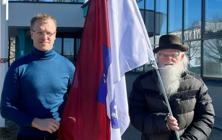 Имейте и самоуважение: в Даугавпилсе разгорелся спор из-за замены городского флага украинским