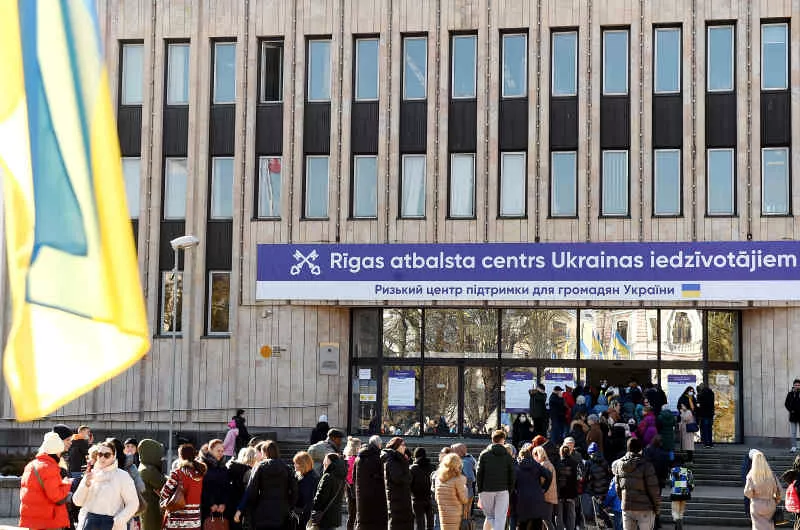 Кафе, банки, больницы: какую работу предлагают украинским беженцам