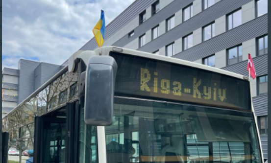 Kijivā esošie Latvijas diplomāti Krievijas raķešu apšaudē nav cietuši un ir drošībā