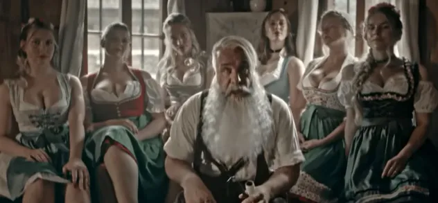 «Девушкам не нужно быть богатыми или умными»: Rammstein выпустил новый клип из «идеальной деревни»