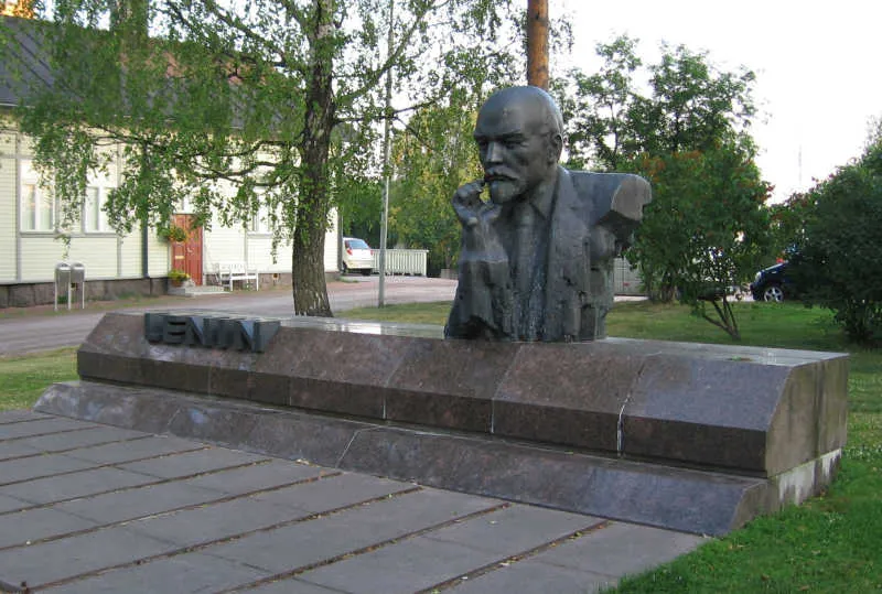 В Финляндии на площадях и улицах больше не будет ни одного памятника Ленину: последнего убрали