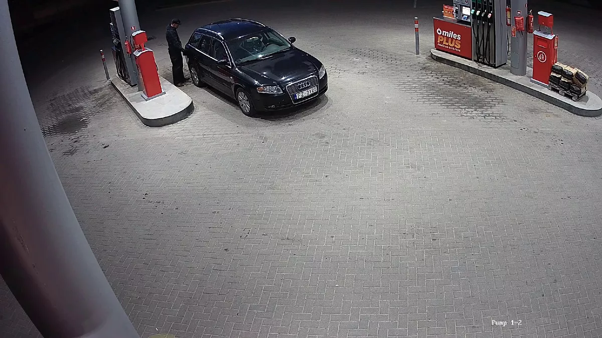 Заправился на большую сумму и не заплатил: полиция ищет похитителя топлива