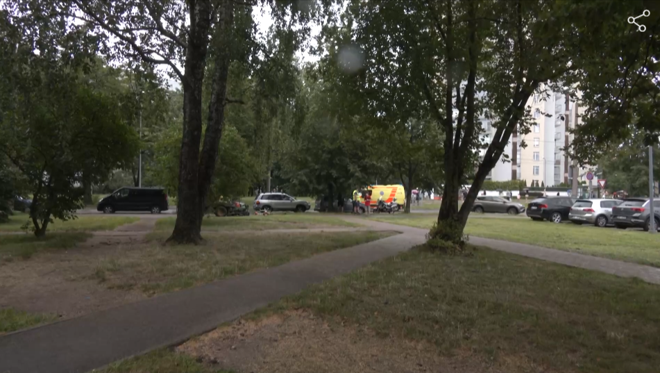В Иманте невнимательный пешеход попал под машину: повезло, что жив остался