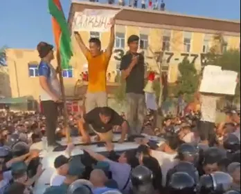 В Узбекистане идут массовые протесты против отмены автономии Каракалпакстана