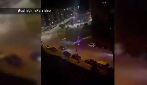 Убегая от полиции, «Citroen» изрядно попортил припаркованные автомобили: а сам беглец улизнул