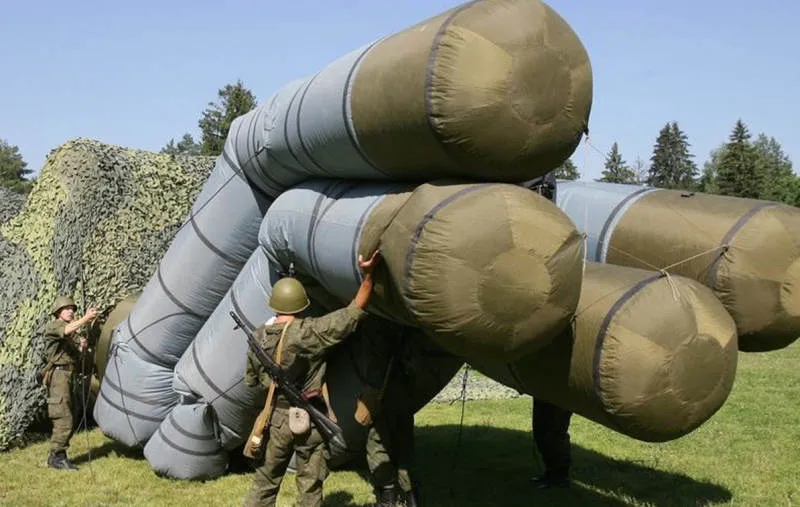 Кого пугать будем? В латвийской армии применяют «фейковое» вооружение