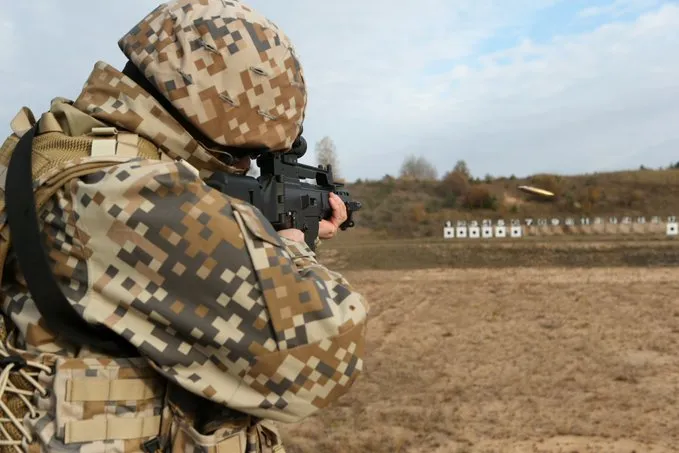 «На кладбище нужно вести себя тихо!»: местные жители в шоке от военных учений