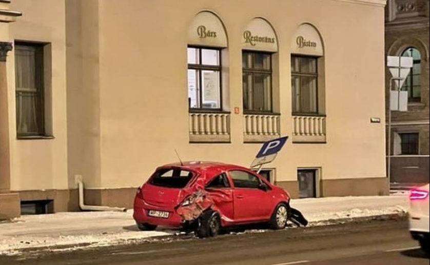 В центре Риги столкнулись троллейбус и пять автомобилей