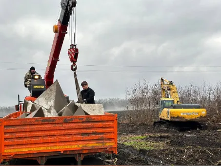Белгородский губернатор показал строительство «линии Путина» на границе с Украиной
