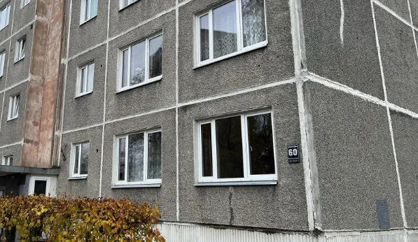 После смены окон во внешней стене дома появились дыры: ЧП в Кенгарагсе