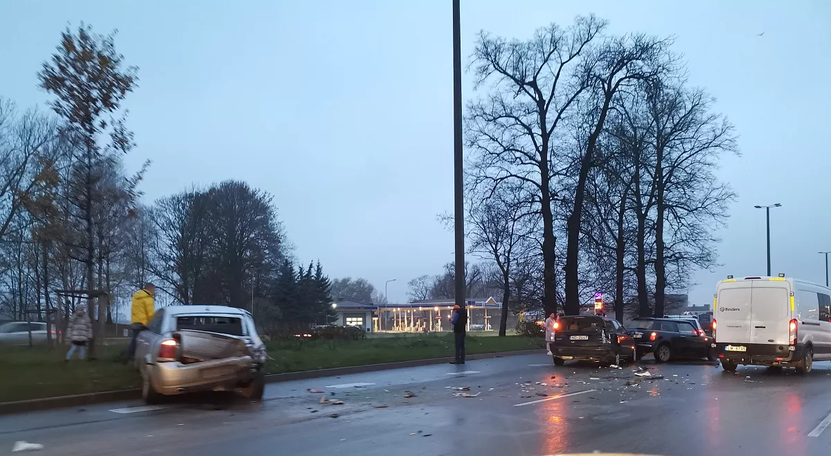 Массовое ДТП: на Краста столкнулись 5 автомобилей