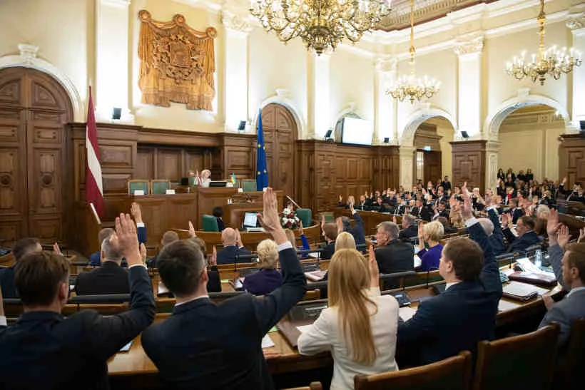 Parlaments budžeta sēdē samazina pārtraukumu ilgumu līdz 15 minūtēm