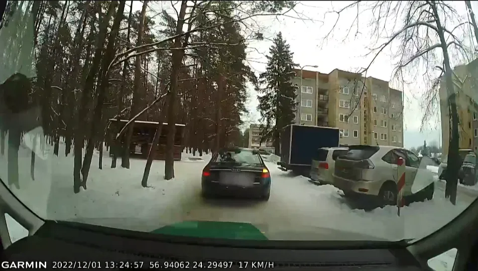 В Улброке местные жители помогли задержать пьяного водителя