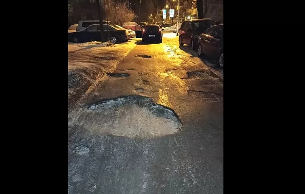 В Кенгарагсе депутаты Рижской думы не живут? Темой для дискуссии снова стали ямы во дворах
