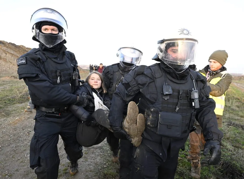 В Лондоне начался суд над Гретой Тунберг: активистку обвиняют в нарушении общественного порядка
