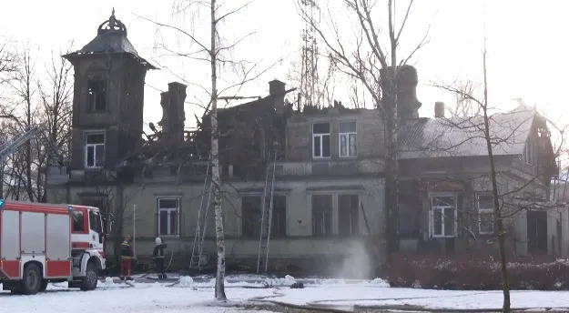 В Болдерае сгорело старинное поместье, где жили люди (ФОТО)
