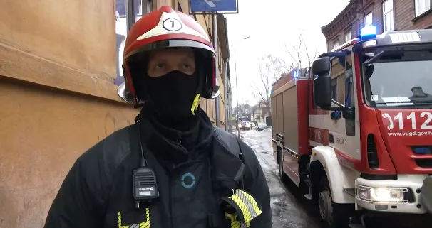ЧП в Саркандаугаве: в бане во время пожара застряли 13 человек