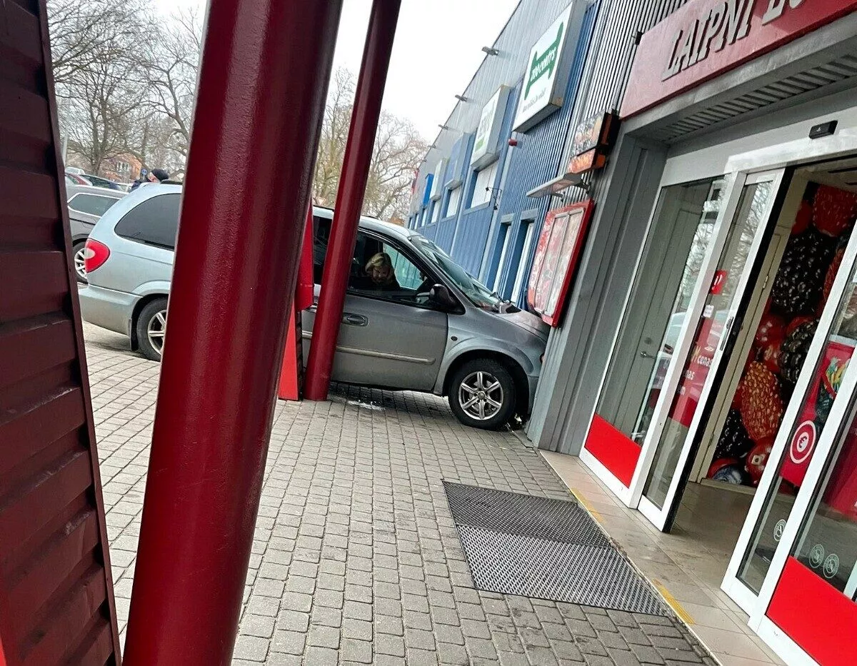 Liepājniekus aicina parakstīties par maksas stāvvietu likvidēšanu pilsētā