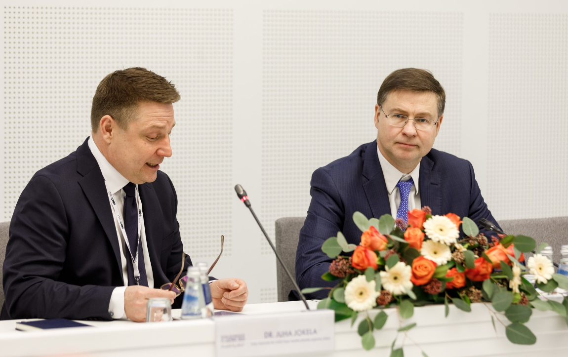 На следующей неделе ЕС перечислит Украине второй транш помощи: Домбровскис
