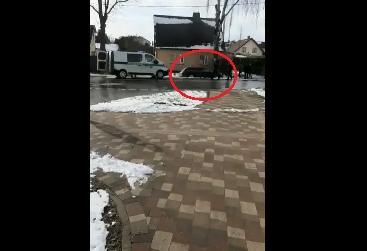 4 экипажа! Как полицейские ловили пьяного водителя в Елгаве (ВИДЕО)
