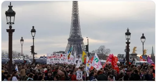 Массовые протесты против пенсионной системы во Франции: задержаны более 200 человек (ФОТО, ВИДЕО)