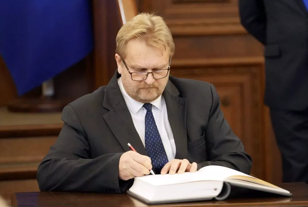 Ceļapīteru izslēdz no «Jaunās vienotības» frakcijas