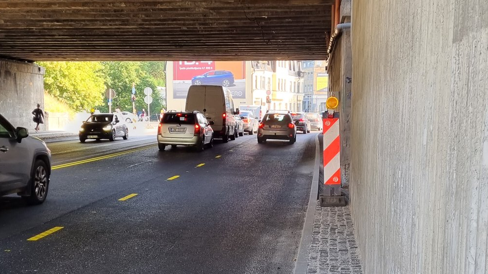 Rīgā nakts stundās slēgs satiksmi Lāčplēša ielas tunelī zem dzelzceļa