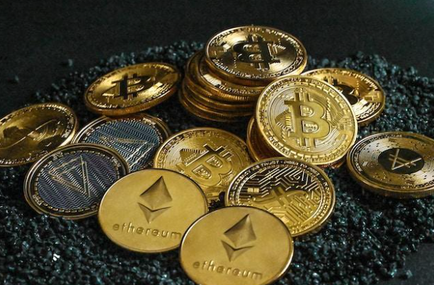 Bitcoin: kriptovalūtu pionieris