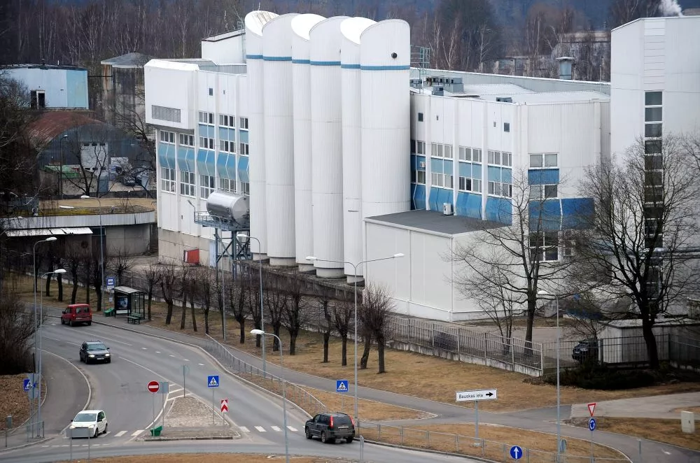 «Rīgas piena kombinātam» par nelegālu notekūdeņu novadīšanu lietus kanalizācijā — sods ap 2000 eiro