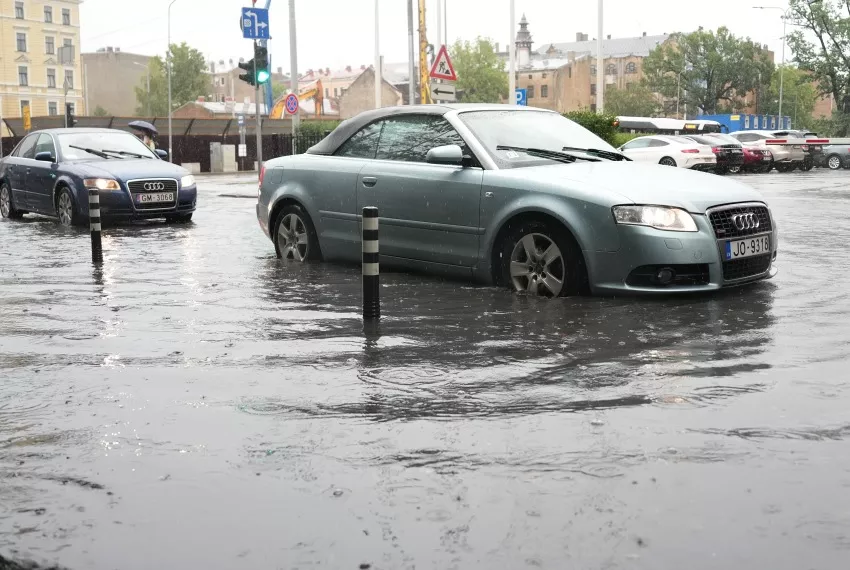 Glābēji visvairāk izsaukumu par vētras postījumiem saņēmuši no Rīgas, Latgales un Zemgales