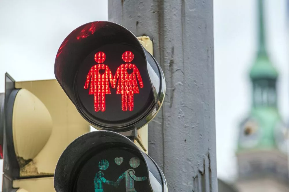Izskatīšanai Saeimas Juridiskajā komisijā iesniedz likumprojektu pakotni par cilvēku partnerības ieviešanu