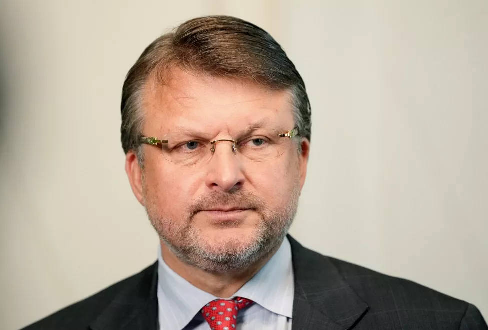 Неоправданный пропуск: Шлесера в Сейме оштрафовали