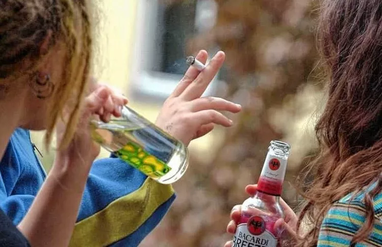 Komisijā atbalsta ieceri alkoholu ļaut iegādāties no 20 gadu vecuma