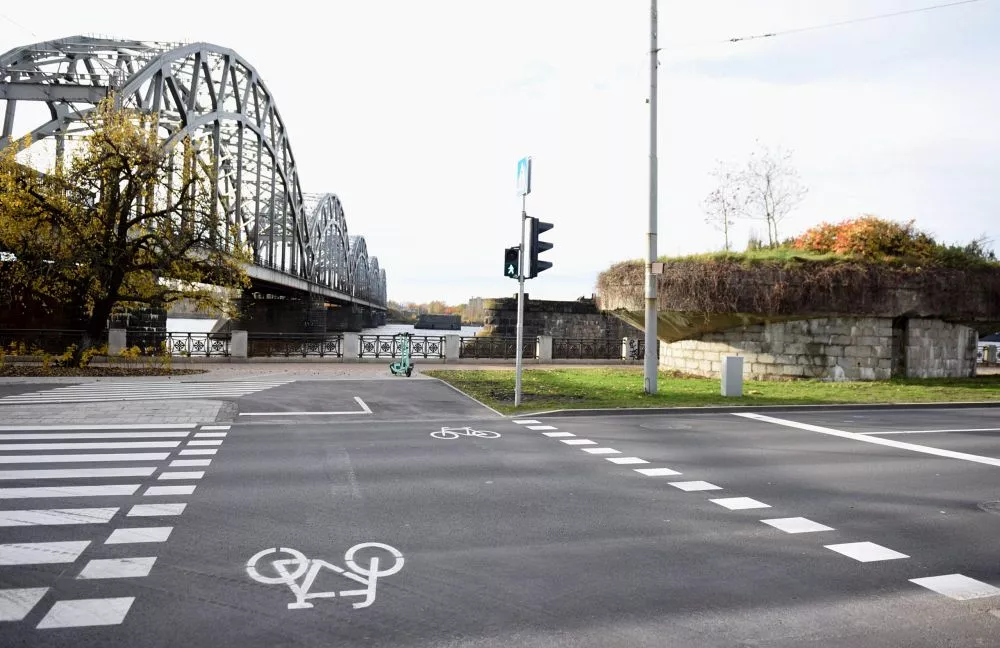 Ģenerāļa Radziņa krastmalā ieviesīs papildu satiksmes ierobežojumus