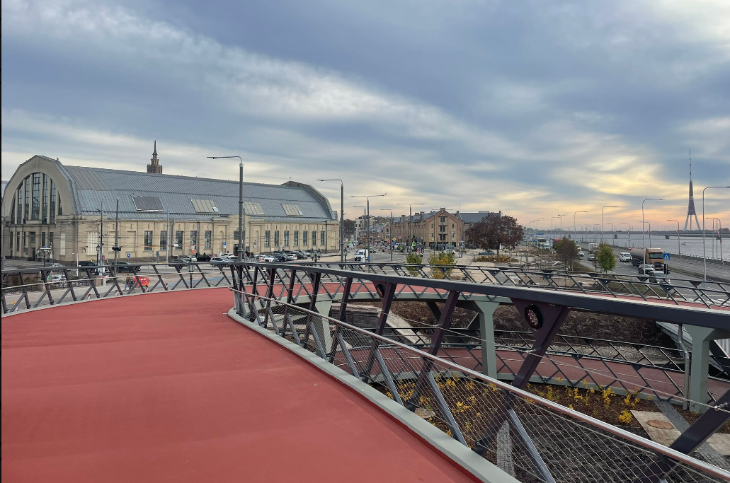 Līdz mēneša beigām plāno nodot ekspluatācijā pārbūvēto Ģenerāļa Radziņa krastmalu Rīgā
