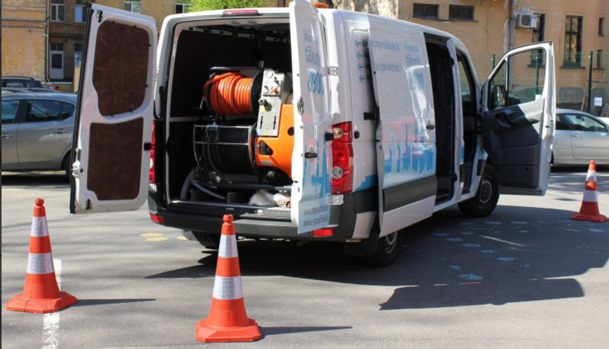 У нас это нормально: рижане жалуются на работу аварийной службы