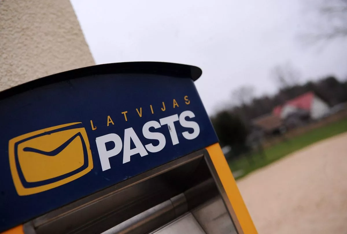Новинка от Latvijas Pasts: с почтальном можно расплатиться банковской карточкой