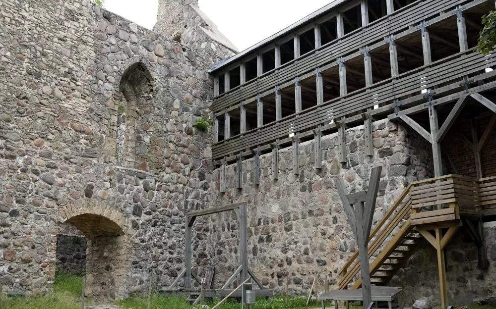 Livonijas ordeņa Siguldas pils vēsturiskā mūra ārkārtas atjaunošana izmaksājusi 670 160 eiro